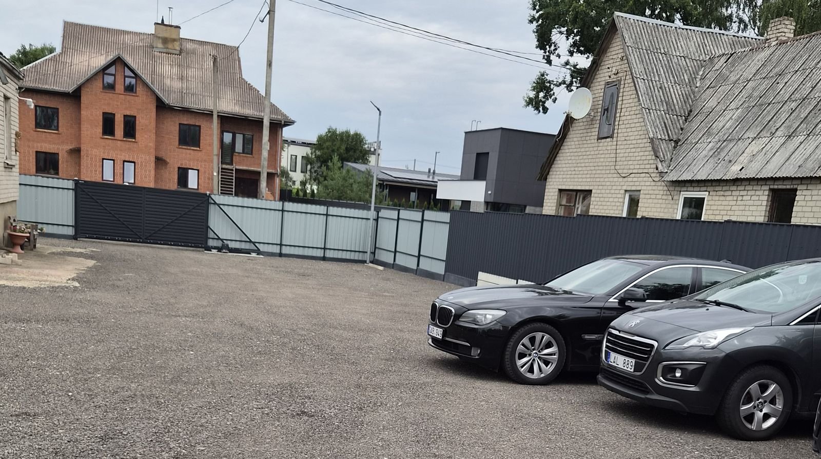 Ilgalaikis automobilių stovėjimas PARK16 aikštelėje Karmėlavoje